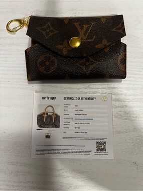 Coin purse made with Louis Vuitton material